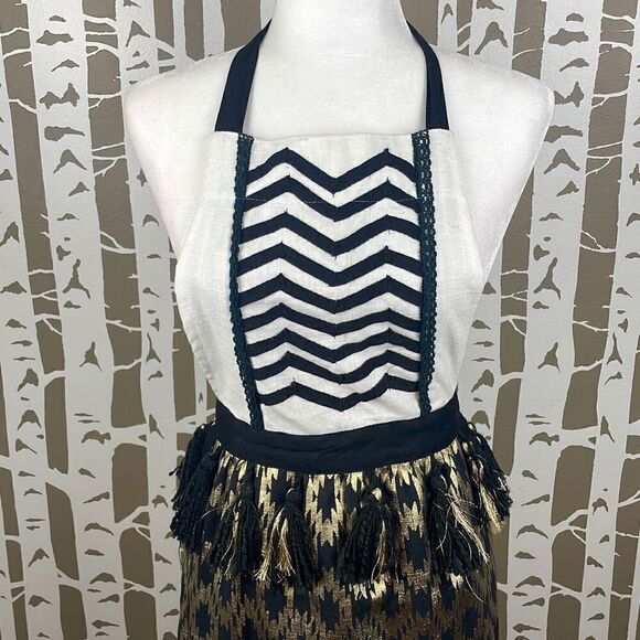 Max Studio Metallic Gold Ikat Printed Apron - Picture 5 of 12